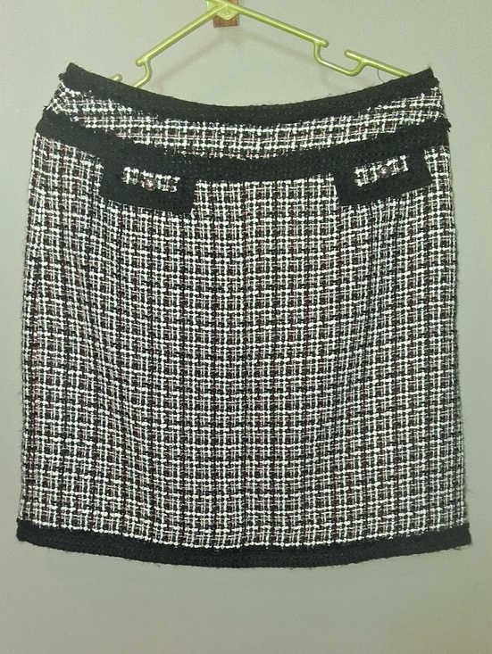 White House Black Market Dresses & Skirts - White House Black Market Tweed Skirt Size 6
